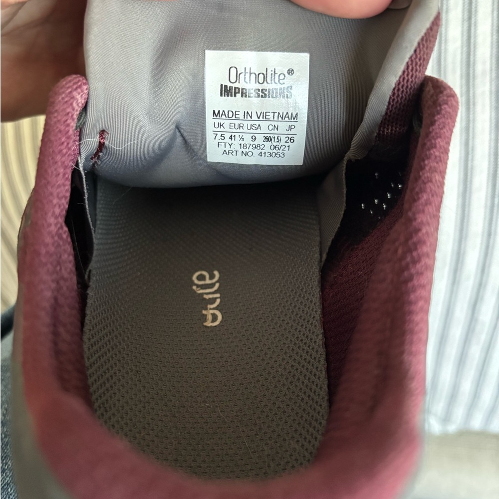 Salomon Women's Athletic Shoes - Burgundy and Gray - Picture 2 of 3